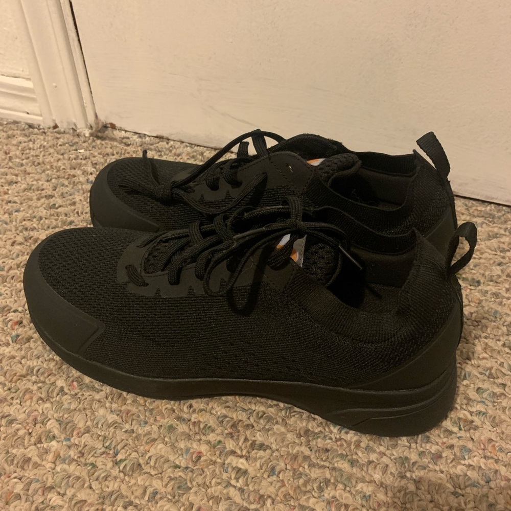 Carhartt steel toe shoes